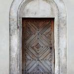 Žabonosy - kostel sv. Václava, jižní románský vstupní portál (2016)
