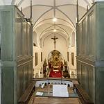 Český Brod - kostel sv. Gotharda, průhled přes varhany do lodi (2020)