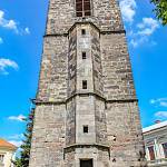 Český Brod - zvonice u kostela sv. Gotharda, jižní stěna se vstupem do pater věže (2013)
