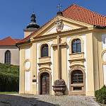 Kostelec nad Černými lesy - nový špitál a zámecký kostel sv. Vojtěcha (2023)