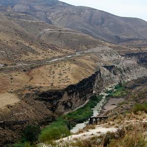 Kaňon řeky Jarmuk a Golanské výšiny