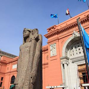 Průčelí Egyptského muzea v Káhiře