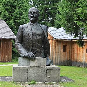 GRŪTO PARKAS - Sovietinių skulptūrų muziejus - Lenin stále bdící
