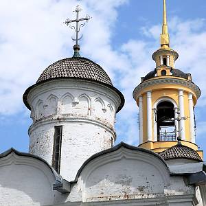 Suzdal - klášter Uložení Roucha Panny Marie (Ризоположенский монастырь), chrám Uložení Roucha P. Marie a vršek zvonice