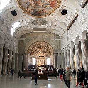 Řím, kostel sv. Petra v řetězech (San Pietro in Vincoli), interiér