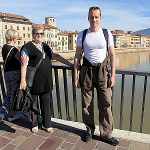 Pisa, na mostě přes řeku Arno