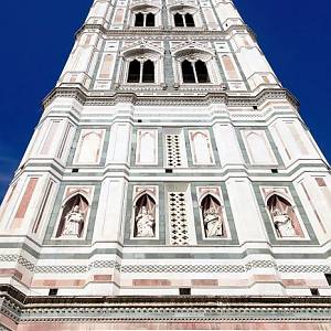 Fasáda Giottovy zvonice ve Florencii
