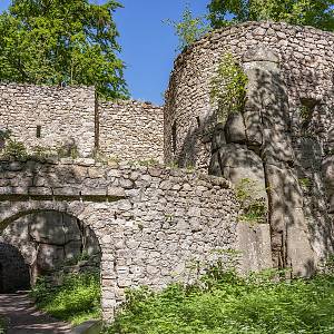 Hrad Bolczów - vstupní brána