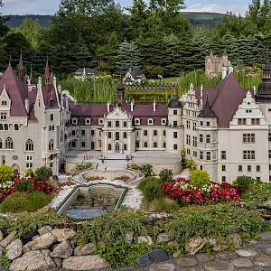 Kowary - park miniatur, model zámku Moszna v Opolském vojvodství