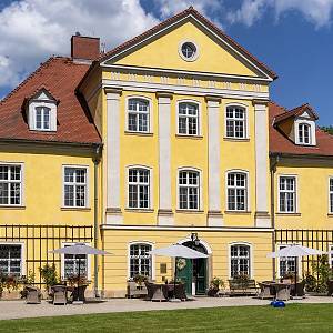 Lomnice, Malý palác nebo též Vdovský dům