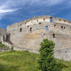 Topolčanský hrad - obvodový plášť paláce hradního jádra