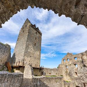 Topolčanský hrad - nádvoří horního hradu