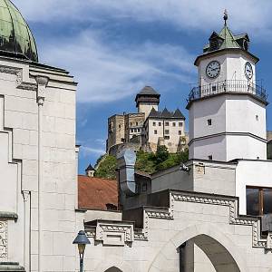 Trenčín - synagoga, hrad a městská věž (Dolní brána)