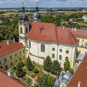 Lehnické Pole - bazilika Povýšení sv. Kříže a sv. Hedviky Slezské s klášterem