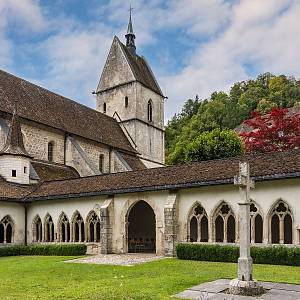 Saint-Ursanne - kolegiátní kostel sv. Petra s křížovou chodbou