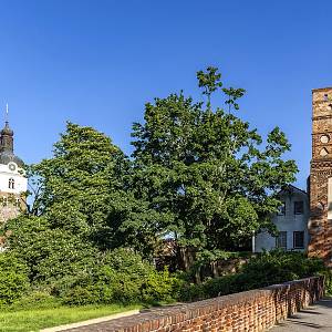 Brandenburg an der Havel (Branibor nad Havolou) - Rathenovská brána s hradbami a kostelem sv. Gotharda