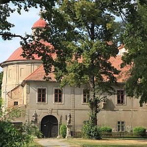 Nové Dvory, klášter