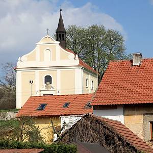 Kostel sv. Jana Nepomuckého v Cerhenicích